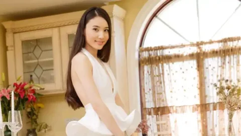 姜暮头盔世界黑了